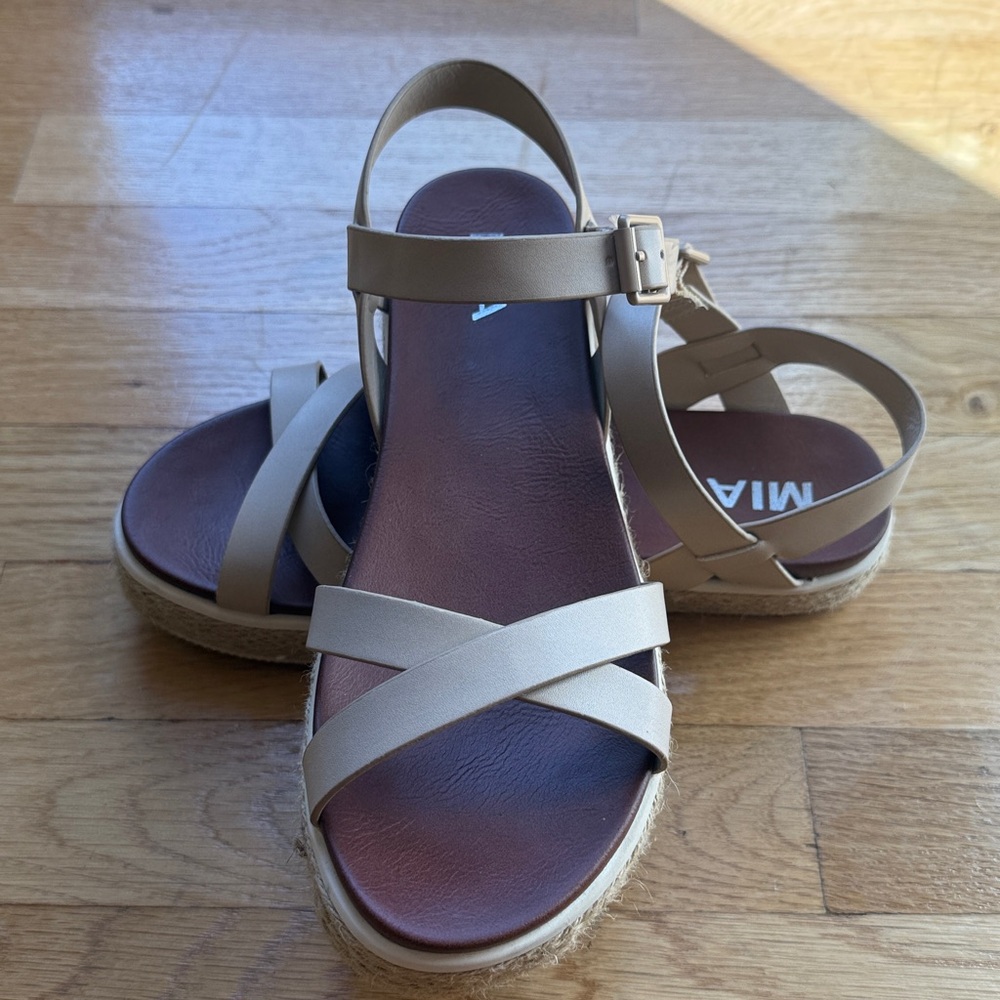 MIA Women's Cream Strappy Sandals - Picture 4 of 5